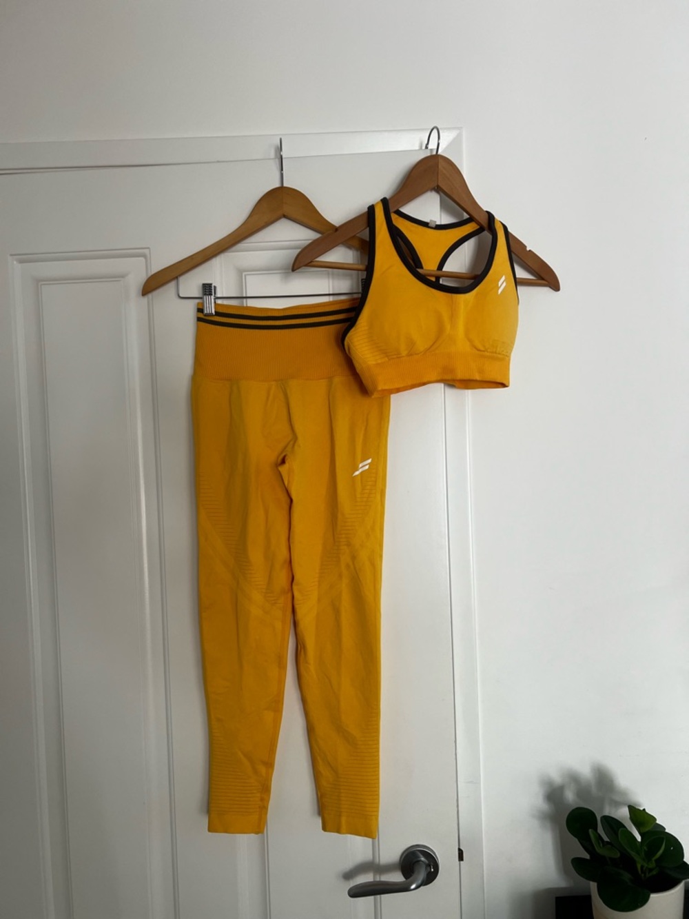 DOYOUEVEN Yellow Sports Bra & Leggings Set